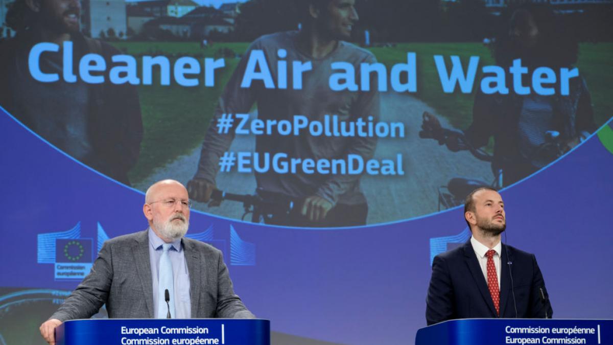 Two politician sitting in front of a screen that says Cleaner Air and Water