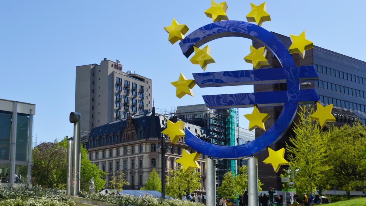 A giant euro sculpture in middle of a city