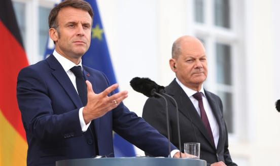 A picture of Olaf Scholz and Emmanuel Macron 